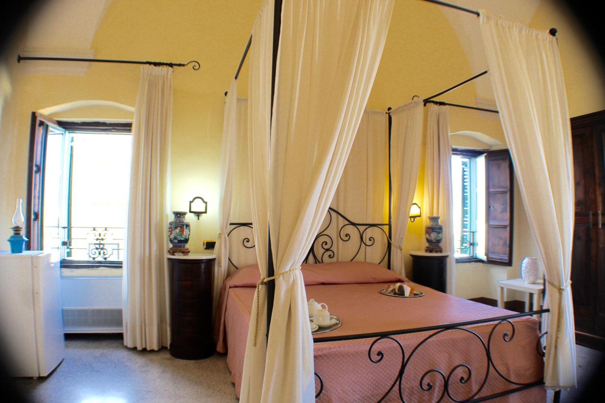 ガリポリ Palazzo Senape De Pace Bed & Breakfast エクステリア 写真