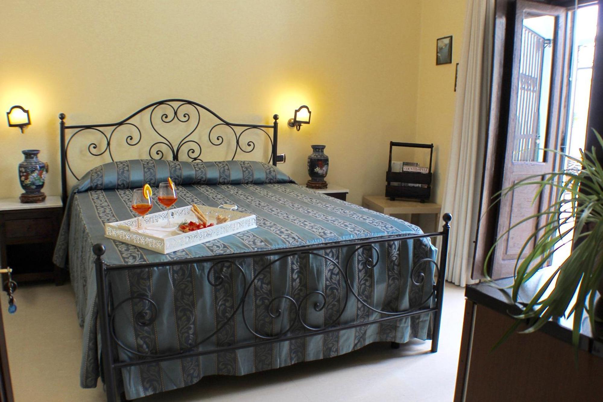 ガリポリ Palazzo Senape De Pace Bed & Breakfast エクステリア 写真